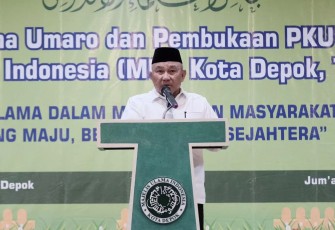 Wali Kota Depok Mohammad Idris saat membuka Pendidikan Kader Ulama (PKU) Majelis Ulama Indonesia (MUI) Kota Depok Angkatan X Tahun 2024 yang sekaligus irangkai dengan pengajian yang melibatkan para ulama dan umaro. di aula gedung MUI Kota Depok