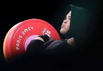 Lifter Aceh Nurul Akmal saat pentas di Olimpiade Paris 2024