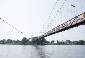 Jembatan gantung taman Alber Sawangan