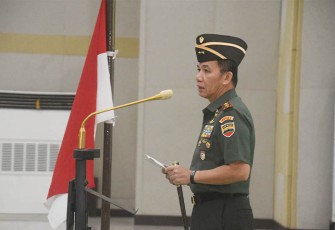 Pangdam I/BB, Mayjen TNI Mochammad Hasan saat memimpin langsung upacara 17-an dan Wisuda Purna Bakti lima personil di Balai Prajurit Makodam Bukit Barisan, Jl Gatot Subroto Km 7,5 Medan, Rabu (17/1/2024).