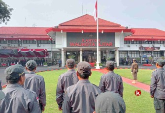 Upacara HUT Satpol PP, Damkar dan Satlinmas yang Dipimpin Walikota Blitar Santoso (Foto : Faisal NR / Klikwarta.com)