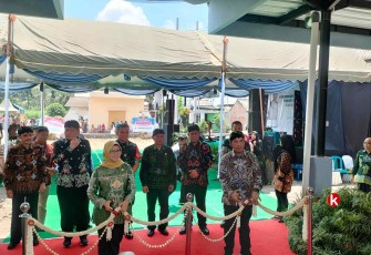 Bupati Blitar Rini Syarifah Meresmikan Pasar Patok Sidorejo Ponggok (Foto : Faisal NR / Klikwarta.com)