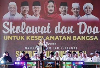 Ketua DPP PDI Perjuangan (PDIP) Puan Maharani saat menghadiri Doa Keselamatan Bangsa di Pasuruan, Jawa Timur, jelang Pemilu 2024. 