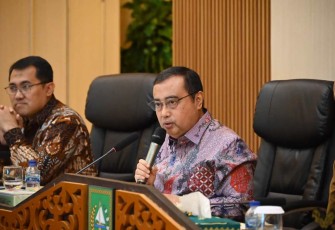 Wakil Ketua Komisi IX DPR RI, Yahya Zaini dalam rapat dengan Pemda dan instansi terkait di Pekanbaru, Riau, Senin (9/12/2024)