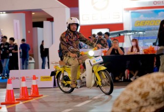 Kendaraan Listrik di IIMS 2024, JI-Expo Kemayoran, Jakarta, Kamis (15/2)