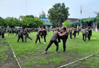 Kodim 0802/Ponorogo terus memberikan yang terbaik demi kesejahteraan anggota. Baik itu berupa pembinaan satuan maupun berbagai latihan – latihan yang yang terprogram. Termasuk hari ini menggelar latihan bela diri taktis, Jumat (05/01/2024)