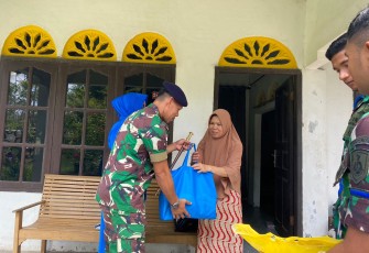 Jalasenastri Lanudal Sabang Berbagi Sembako Masyarakat Kurang Mampu