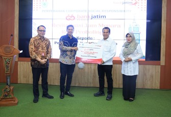 Bank Jatim Serahkan CSR Revitalisasi Jam Menara ke Pemkot Probolinggo