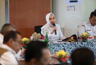 Kepala Badan Meteorologi, Klimatologi, dan Geofisika (BMKG) Dwikorita Karnawati melakukan peninjauan kesiapan Pelabuhan Merak, Banten dalam menghadapi periode libur Hari Raya Natal tahun 2024 dan Tahun Baru 2025