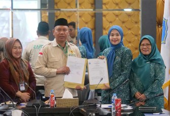 Ketua TP PKK Bintan Hafizha Rahmadhani bersama BKKBN Kepri mengembangkan buku dan media e-learning Panduan Penyuluhan Bina Keluarga Balita Eliminasi masalah Anak Stunting (BKB Emas) yang dapat diakses secara langsung oleh pengguna pada laman Sistem Belajar Mandiri (Si Bima) BKKBN
