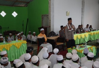 Kapolres Tapanuli Selatan, AKBP Yasir Ahmadi, S.I.K., M.H., melaksanakan kunjungan ke Pondok Pesantren Darul Anwar As Syakirin di Paran Dolok, Kecamatan Sipirok, Kabupaten Tapanuli Selatan, Sumatera Utara, Senin, (26/02/2024)