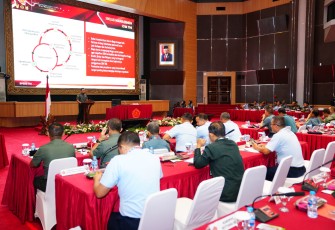 Koorsahli Panglima TNI Mayjen TNI Dadang Arif Abdurahman., S.E., M.Si., saat membuka Rapat Koordinasi Personel TNI Tahun 2024 dengan tema “Spers TNI Siap Mewujudkan Personel TNI Yang Profesional Dan Tangguh Untuk Indonesia Maju”, yang diikuti peserta tatap muka/offline 115 orang dan daring/online 44 orang, bertempat di Aula Gatot Soebroto Mabes TNI, Cilangkap, Jakarta Timur, Kamis (7/3/2024)