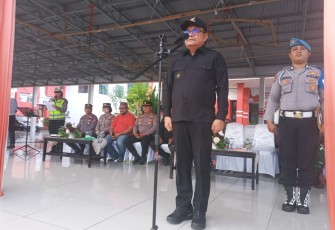 Wali Kota Bitung Maurits Mantiri saat memimpin apel kesiapan dalam rangka pengamanan malam takbiran dan sholat Idul Adha 1445 H