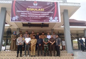 Pj Bupati Aceh Timur Ir Mahyuddin MSi saat Hadiri Simulasi Pemungutan Suara