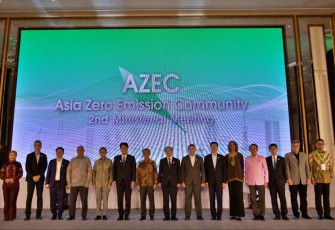 Menteri ESDM Bahlil Lahadalia bersama peserta AZEC 2nd Ministerial Meeting di Jakarta, Selasa (20/8)