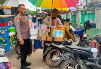 Ps Kasubdit Bintibsos Ditbimas Polda Kalteng, Kompol G Herundo Martho, yang menyampaikan secara langsung masyarakat yang berada di kawasan Jalan A. Yani dan Pasar Kereng, Jalan RTA Milono, Senin 22 Januari 2024