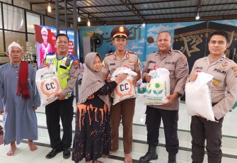 Brylian Victoryo Setiawan saat Bakti Sosial Santuni Kaum Dhuafa di Pondok Pesantren Tahfidz Assairun