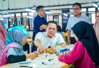Bamsoet dalam kunjungan hari ke-14 di Dapil-7 Jawa Tengah ke PT. Tigaputra Abadiperkasa, Rabu (31/1/24).