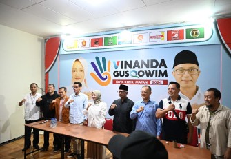 Ketua Tim Pemenangan Vinanda-Gus Qowim Donny Kurniawan, dalam press conference di Posko Bolone Vinanda, Kamis (28/11/2024) malam. 