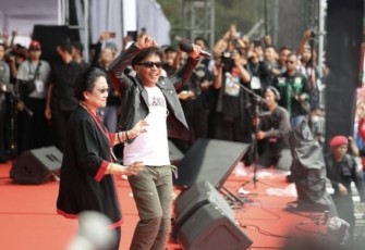 Megawati dan Slank Menari Penuh Kegembiraan Politik