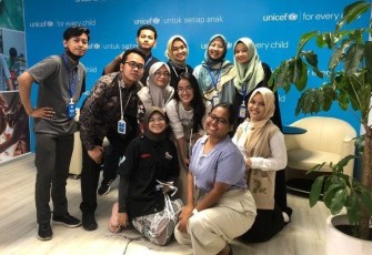 Chintya bersama Fasilitator Lainnya selepas Rapat mengenai Disaster Risk Management (DRM) Partnerships & Capacity Development Roadmap Consultations (2023)