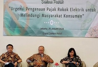 Pengurus Harian YLKI, Tulus Abadi dalam Diskusi Publik YLKI di Jakarta, Kamis (25/1/24).