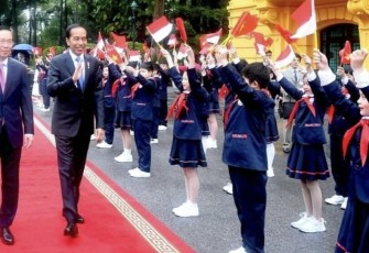 Presiden Jokowi Disambut Upacara Kenegaraan di Istana Presiden, Hanoi, Vietnam, pada Jumat, 12 Januari 2024.