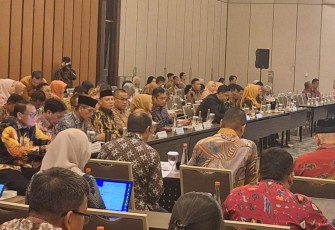 Sabar AS dalam Rapat Lintas Sektoral, di Jakarta, Kamis, 25 Juli 2024. Rapat Lintas Sektoral tersebut, diantaranya, terkait Permohonan Persetujuan Substansi Rencana Tata Ruang Wilayah Provinsi Sumatera Barat Tahun 2024 - 2044. 