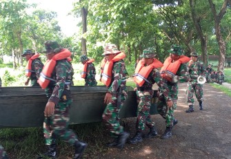 odim 0802/Ponorogo hari ini menggelar latihan penanggulangan bencana alam, kerusuhan maupun unjuk rasa bertempat di lapangan Merak dan lapangan apel Kodim 0802/Ponorogo, Kamis (01/02/2024)