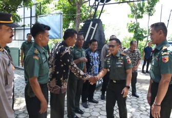 Dandim 0802/Ponorogo Berikan Bantuan Sosial Kepada Warga Kurang Mampu