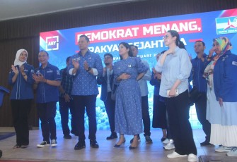 Ketum Partai Demokrat Agus Harimurti Yudhoyono (AHY) bertemu dengan ribuan warga di Kabupaten Tuban pada Rabu (24/1/2024).