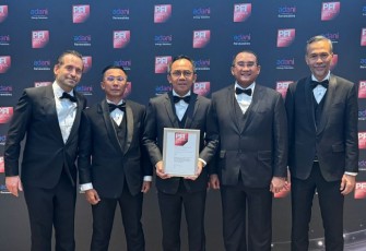 Penghargaan “Asia Pacific - Petchem Deal of The Year” diterima oleh Direktur Utama KPI - Taufik Aditiyawarman didampingi oleh Direktur Keuangan KPI – Fransetya Hasudungan Hutabarat dan Direktur Utama PT KPB – Feri Yani dalam ajang “PFI Awards Dinner Tahun 2023”, di London, Inggris tanggal 21 Februari 2024.