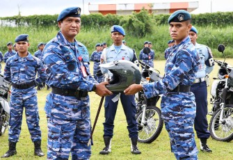 Danlanud Sam Ratulangi saat Serahkan Sepuluh Kendaraan Dinas dari Kemhan RI