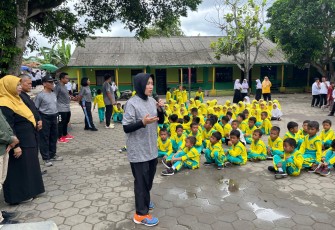 Pusat Psikologi TNI bersama CT Arsa melaksanakan kegiatan bakti sosial. Kegiatan dilaksanakan di SDN Kamasan 1 Kab. Serang, Banten dan diikuti oleh lebih dari 200 peserta didik