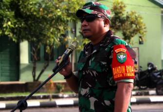 Komandan Komando Distrik Militer (Dandim) 0104/Aceh Timur, Letkol Inf Tri Purwanto, S.I.P memimpin apel gelar pasukan dalam rangka kesiapan pengamanan Pemilu serentak 2024, di Lapangan Upacara Makodim, Jln. Jenderal Ahmad Yani, Gp. Payabujok Seuleumak, Kecamatan Langsa Baro, Kota Langsa, Jum'at (05-01-2024)