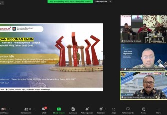 Direktur Jenderal Bina Pembangunan Daerah yang diwakili Plh. Direktur Perencanaan, Evaluasi dan Informasi Pembangunan Daerah, Suprayitno, hadir sebagai narasumber dalam Forum Konsultasi Publik Rancangan Awal RPJPD (Rencana Pembangunan Jangka Panjang Daerah) Provinsi Sulawesi Barat Tahun 2025-2045