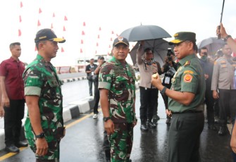 Danrem 052/Wkr saat Dampingi dan Sekaligus PAM Waskita Presiden RI dalam Peresmian  Jembatan Cisadane di Kota Tangerang