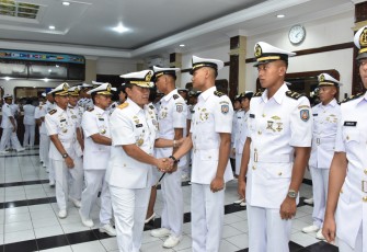 Komandan Kodikdukum (Dankodikdukum) Kodiklatal Laksma TNI Dr. Taufik Arief  memimpin Upacara Penutupan Pendidikan Pertama Perwira (Dikmapa) TNI Angkatan Laut (TNI AL) Angkatan 30 A, Korps Teknik, Hukum, Khusus dan Kesehatan yang siap mengawaki organisasi di TNI AL,  bertempat di Loungeroom Mako Kodikdukum Kodiklatal, Bumimoro Surabaya, Jumat (26/01/2024)