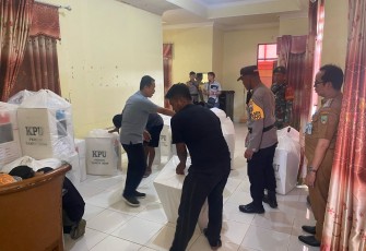 Pendistribusian Logistik Pemilu Aman di Kecamatan Halong Berkat Kerja Sama Semua Pihak 