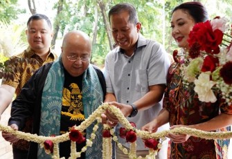 Peresmian Gedung Baru Jaya Suprana Institute di kawasan Gading Kirana, Kelapa Gading, Jakarta Utara, Minggu (25/2). 