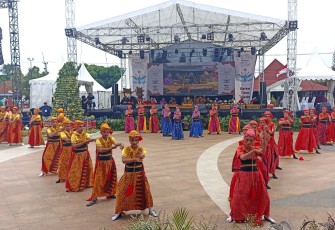 Pemerintah Provinsi Jawa Barat sukses menggelar acara Riksa Budaya dan Festival Mangga yang berlangsung meriah di Kabupaten Indramayu, pada Senin (02/12/2024).
