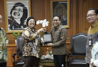 Mendes PDTT Abdul Halim Iskandar saat menyambangi Kementerian Kehutanan dan Lingkungan Hidup (KLHK) pada Senin (8/7/2024). 