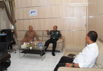 TNI dan pemerintahan daerah telah diambil oleh Dandim 0806/Trenggalek Letkol Czi Yudo Aji Susanto, S.Sos., M.A., melalui kunjungan kerja yang sarat makna ke Dinas PUPR Kabupaten Trenggalek, Rabu (31/1/2024)