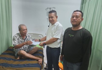 Ketua Pewarta Polrestabes Medan Chairum Lubis, SH memberikan bantuan berupa uang santunan kepada Irwansyah Hasibuan.