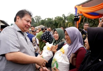 Menko Airlangga saat Luncurkan Program Bantuan Pangan Wilayah Provinsi Jambi
