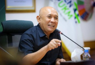 MenKopUKM Teten Masduki dalam pertemuan dengan Ketua KPPU Fanshurullah Asa bersama jajaran Anggota Komisioner KPPU lainnya di Kantor KemenKopUKM, Jakarta, Senin (19/2/2024).