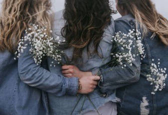 Foto Ilustrasi: kakak dan adik (Foto: unsplash.com)