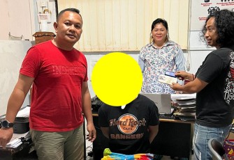 Tersangka Penganiayaan FH saat di amankan oleh Satreskrim Polres Bitung