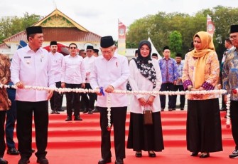 Wakil Presiden (Wapres) K.H. Ma’ruf Amin didampingi Ibu Hj. Wury Ma’ruf Amin meresmikan pembukaan Kepulauan Riau Ramadan Fair 2024 (KURMA 2024) di Pelataran Tugu Sirih, Tanjungpinang, Jum'at (15/03)