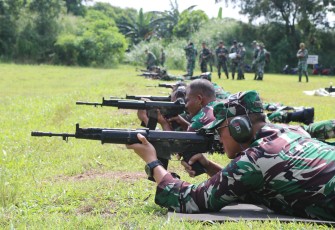Latihan Menembak